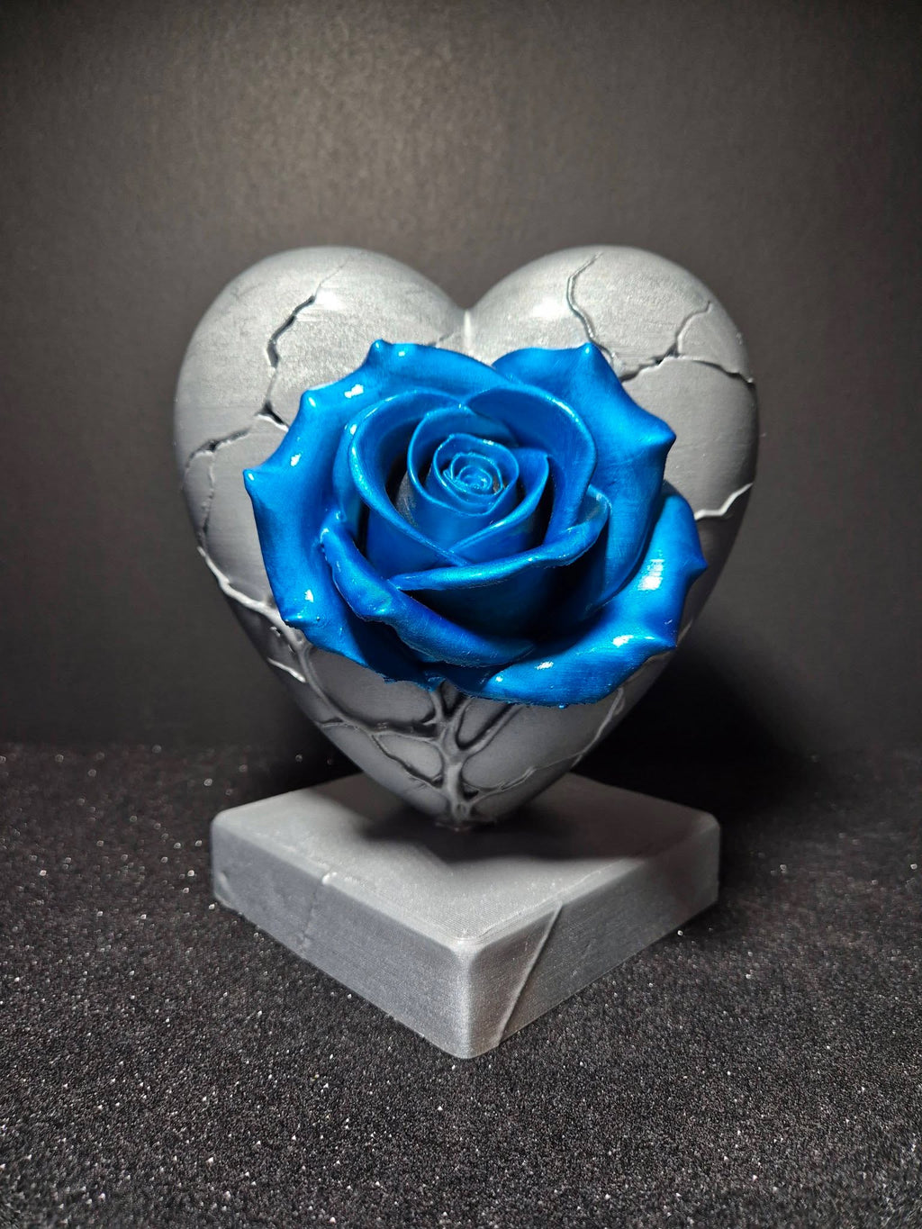 Rose Heart Sculpture – 18cm