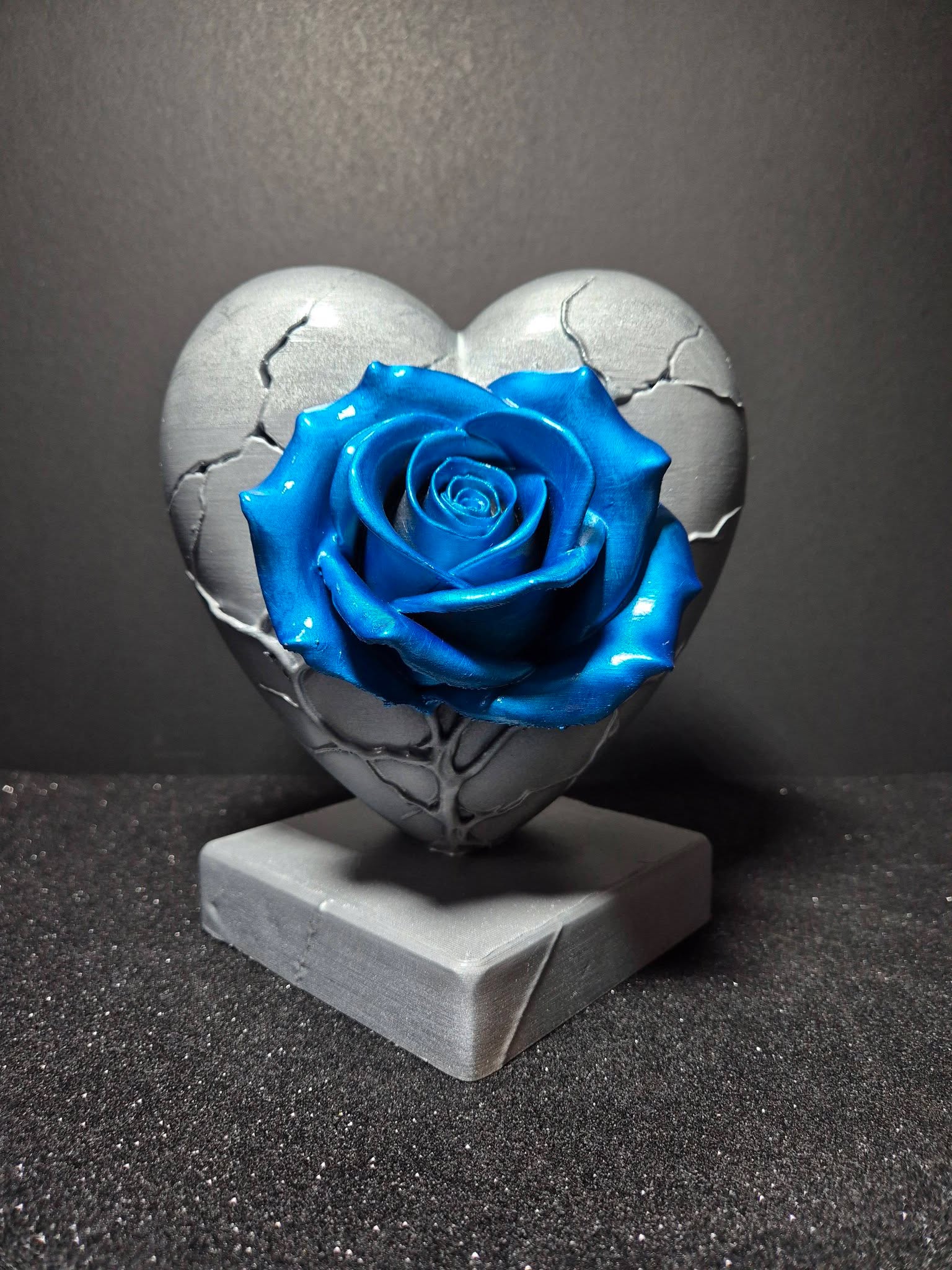 Rose Heart Sculpture – 18cm
