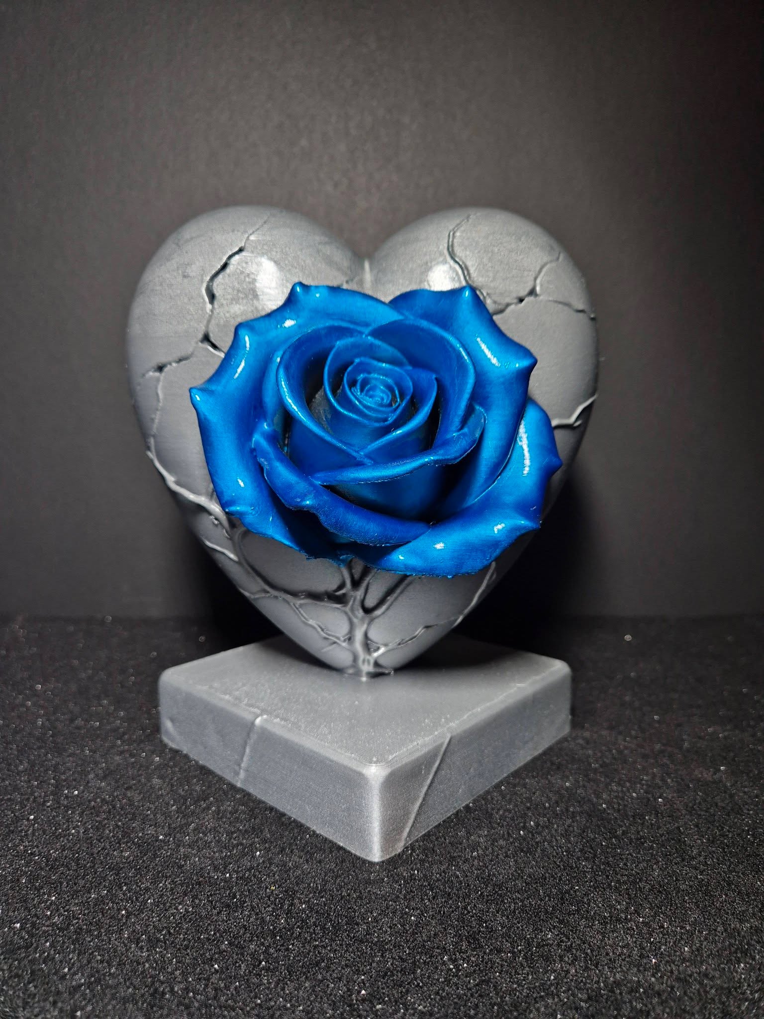 Rose Heart Sculpture – 18cm