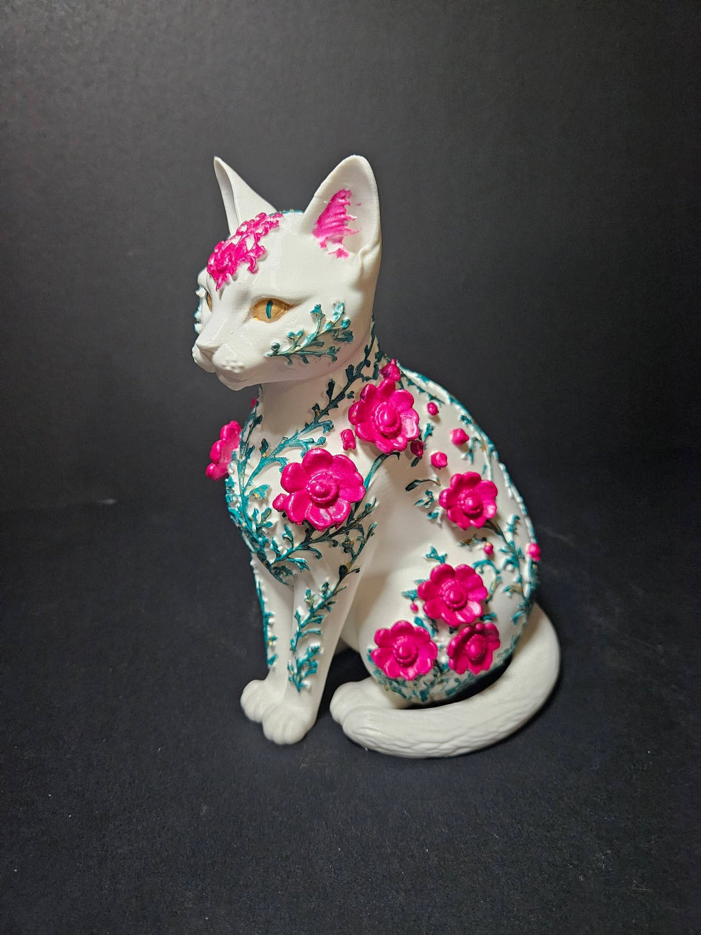 Feline en Fleur Sculpture – 22cm
