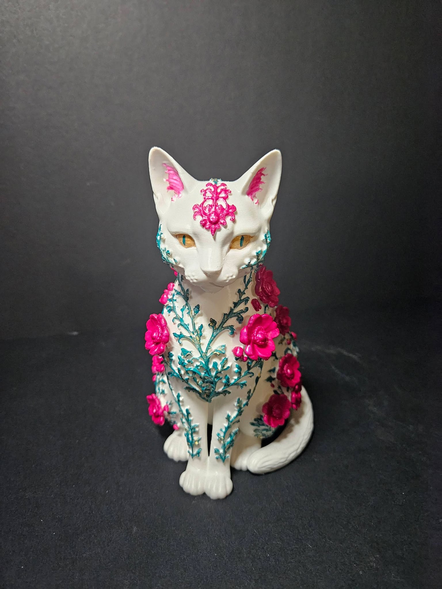 Feline en Fleur Sculpture – 22cm
