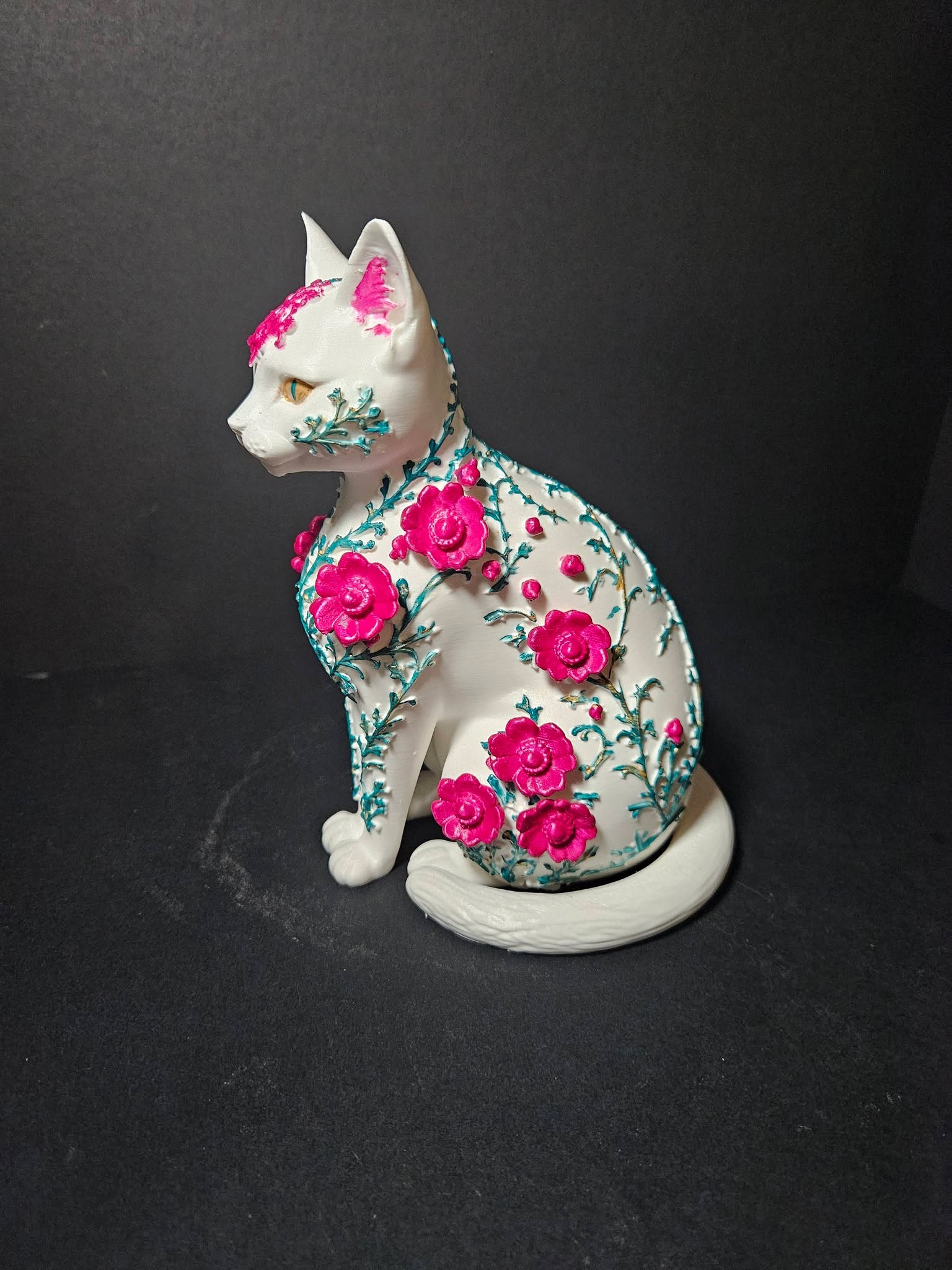 Feline en Fleur Sculpture – 22cm