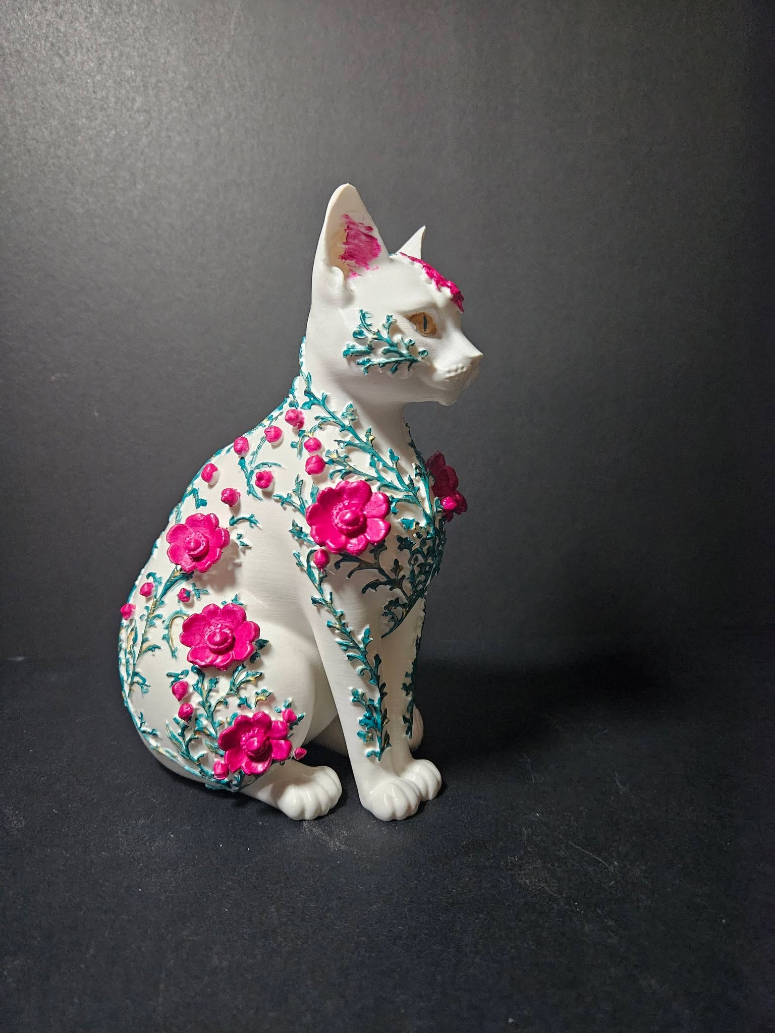 Feline en Fleur Sculpture – 22cm