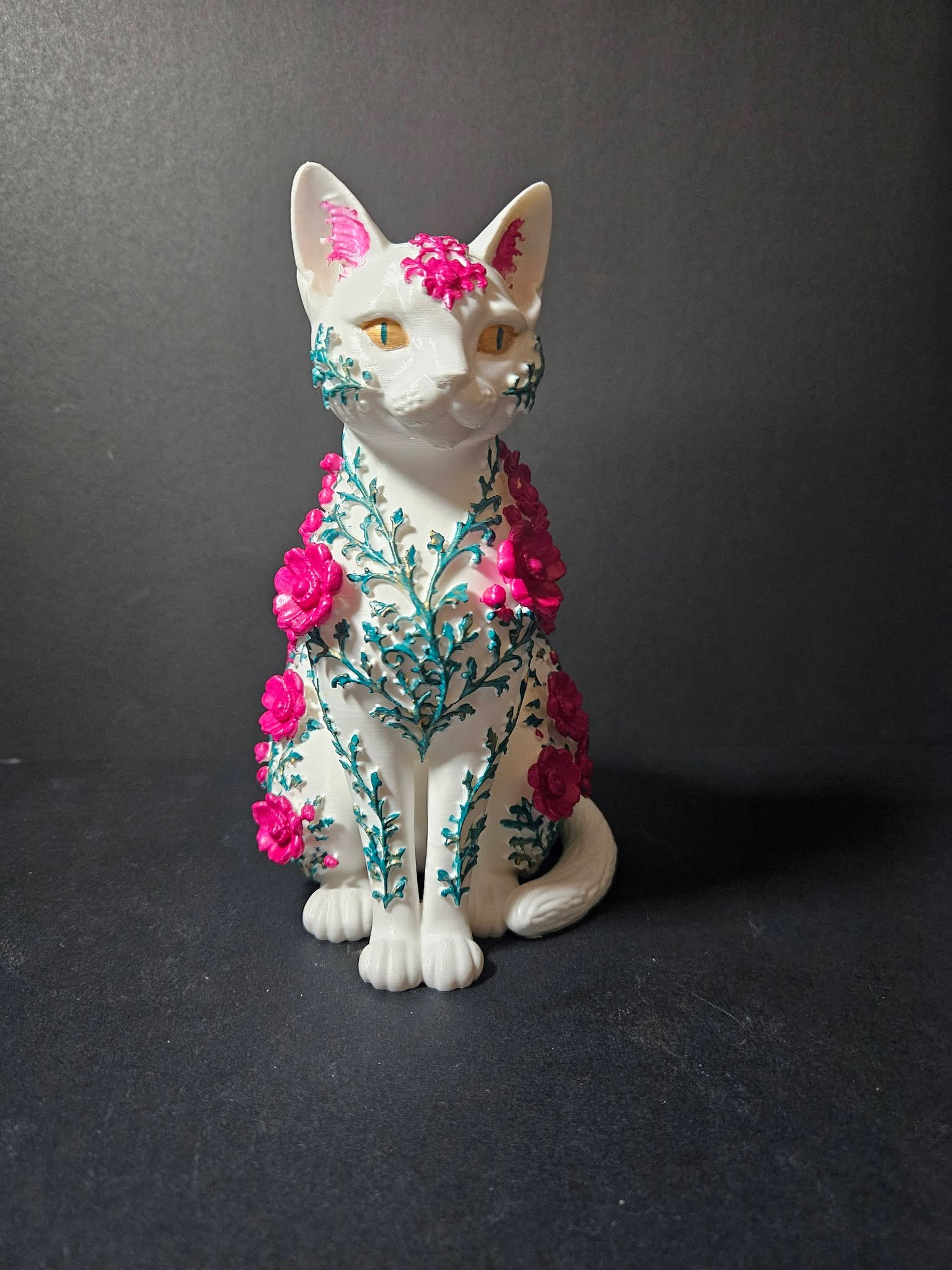 Feline en Fleur Sculpture – 22cm