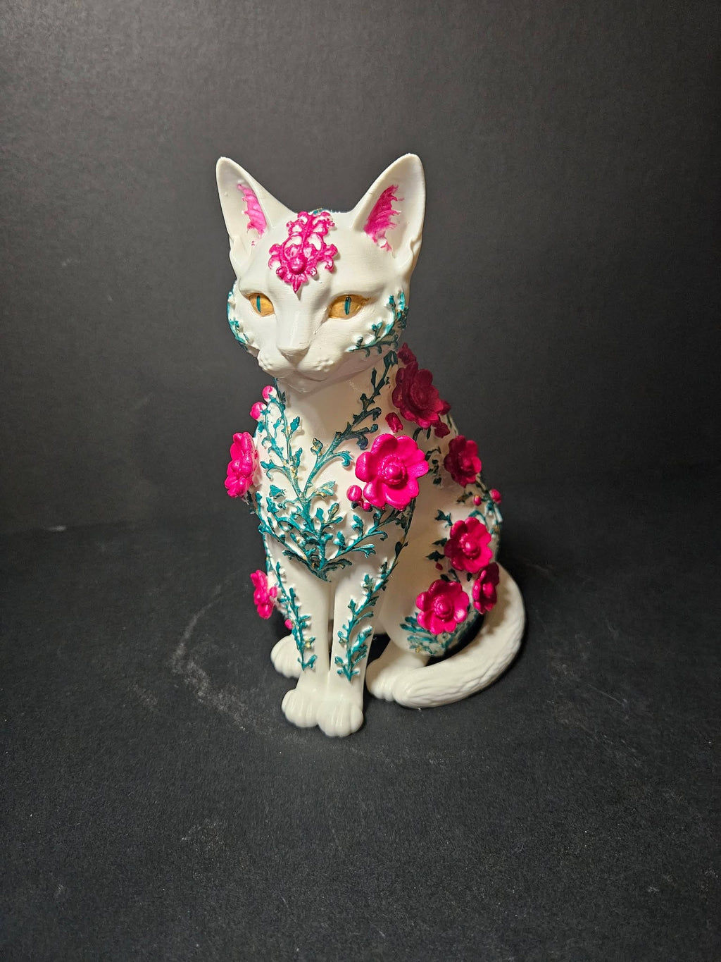 Feline en Fleur Sculpture – 22cm