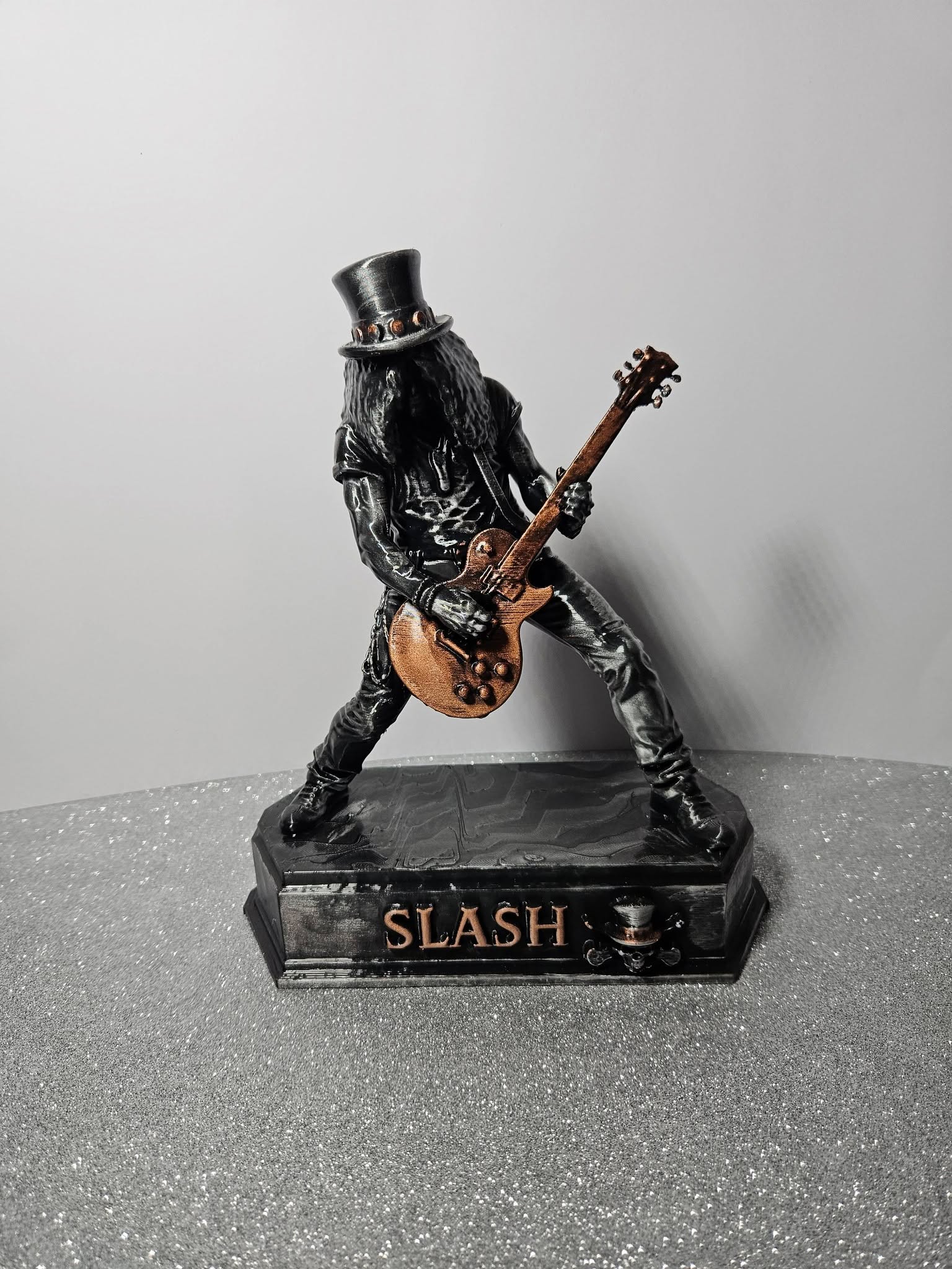 Slash Tribute Sculpture – 25cm