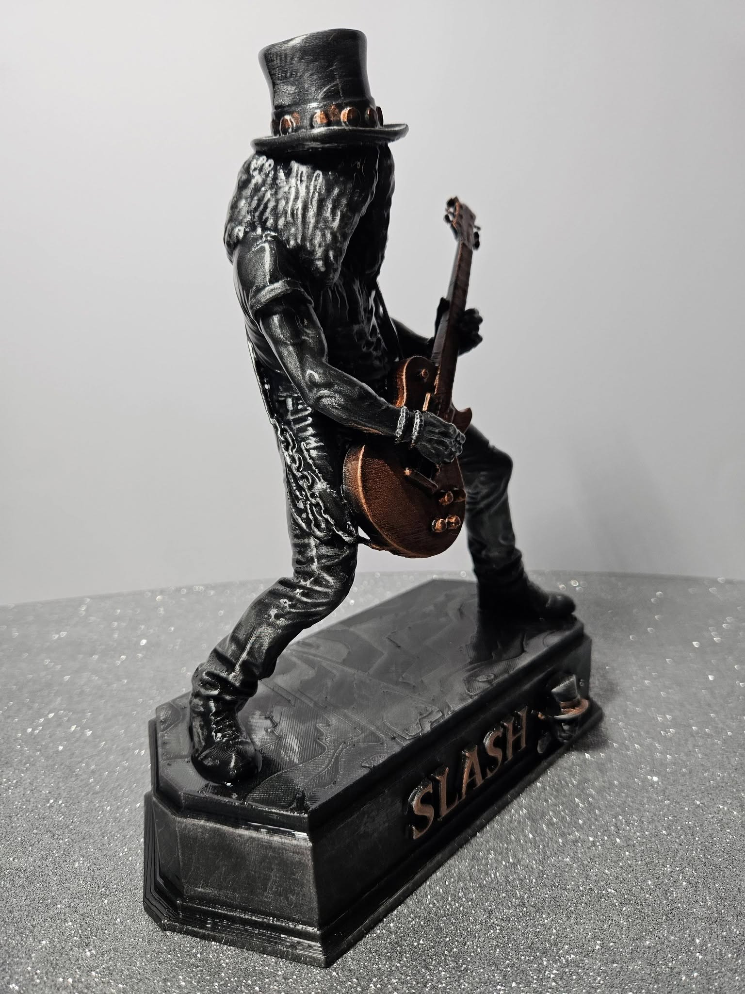 Slash Tribute Sculpture – 25cm
