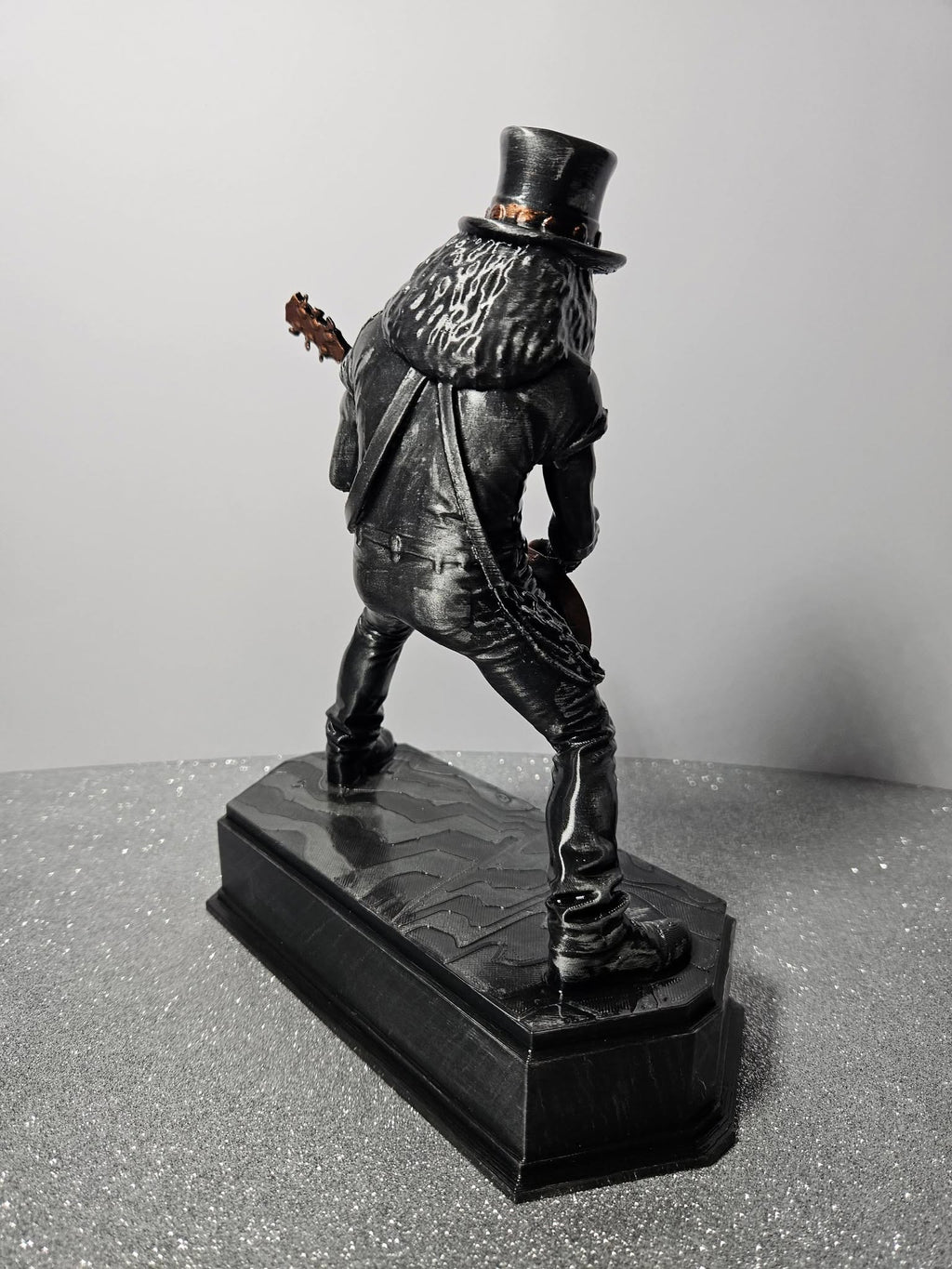 Slash Tribute Sculpture – 25cm