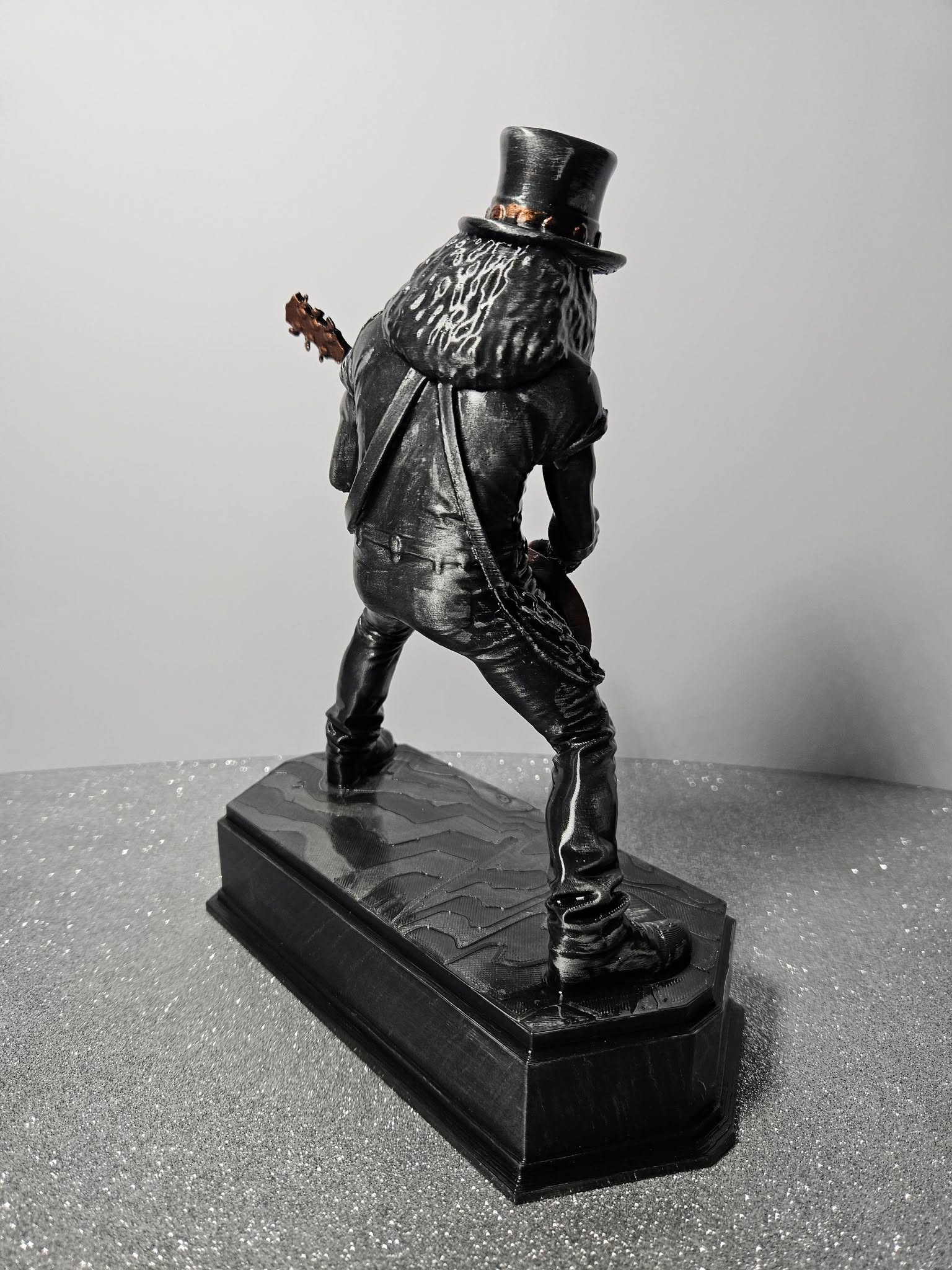 Slash Tribute Sculpture – 25cm