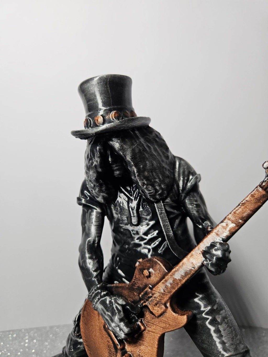 Slash Tribute Sculpture – 25cm