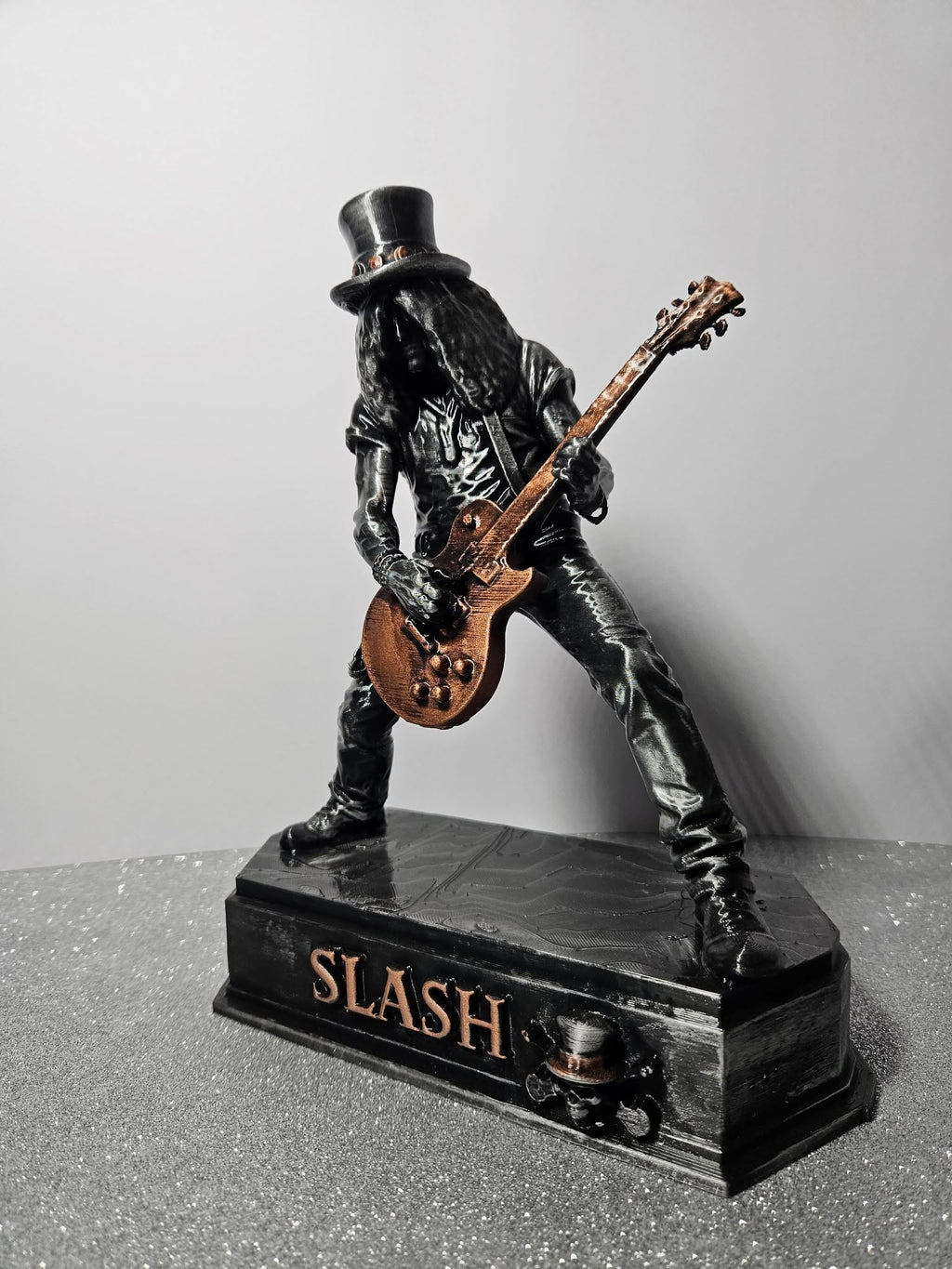 Slash Tribute Sculpture – 25cm
