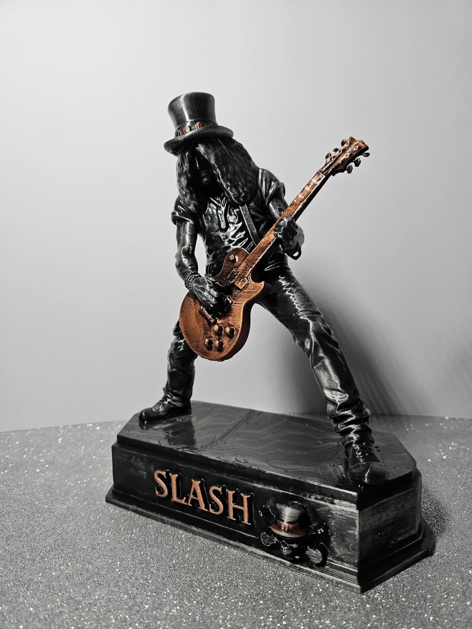 Slash Tribute Sculpture – 25cm