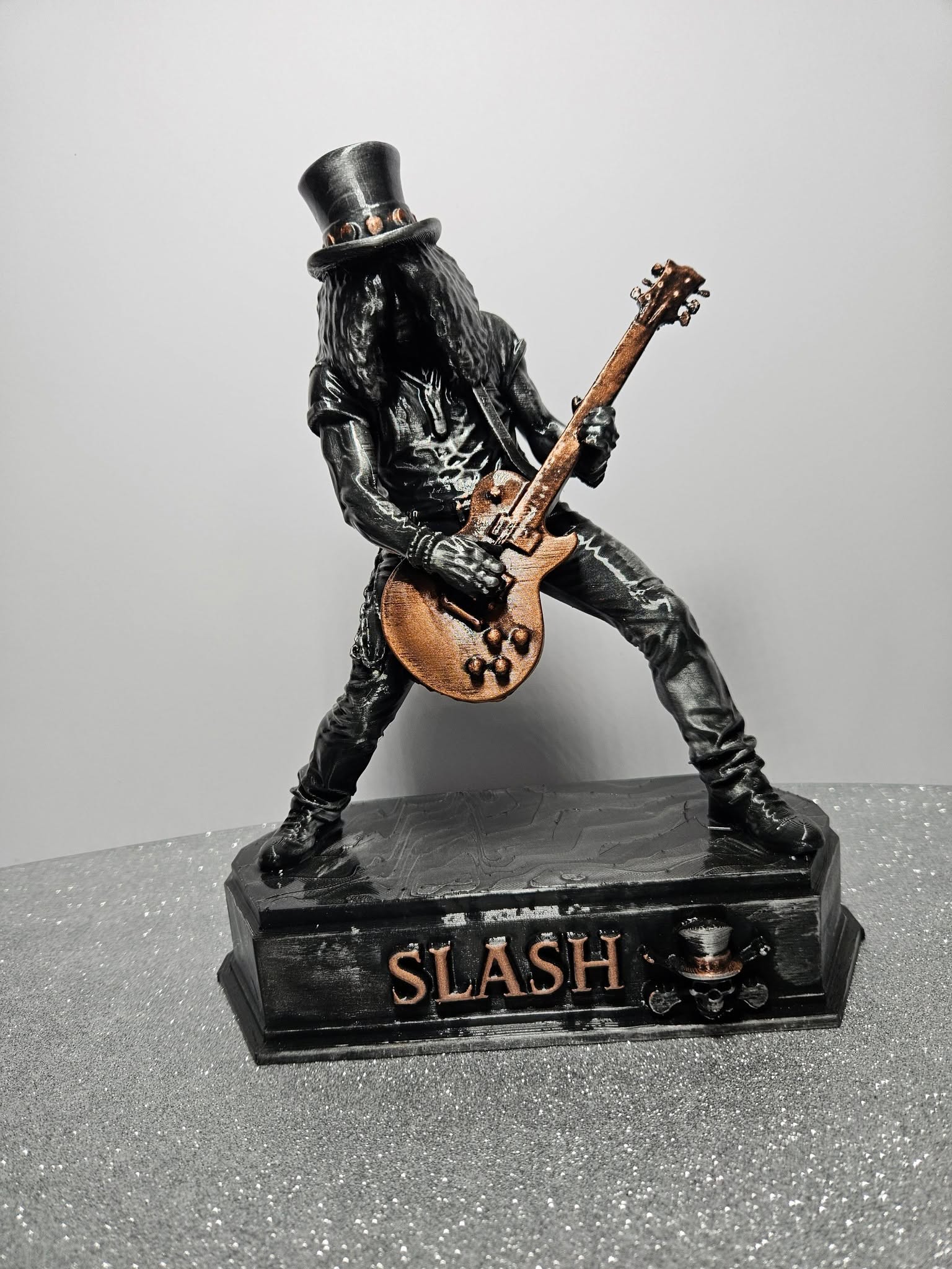 Slash Tribute Sculpture – 25cm