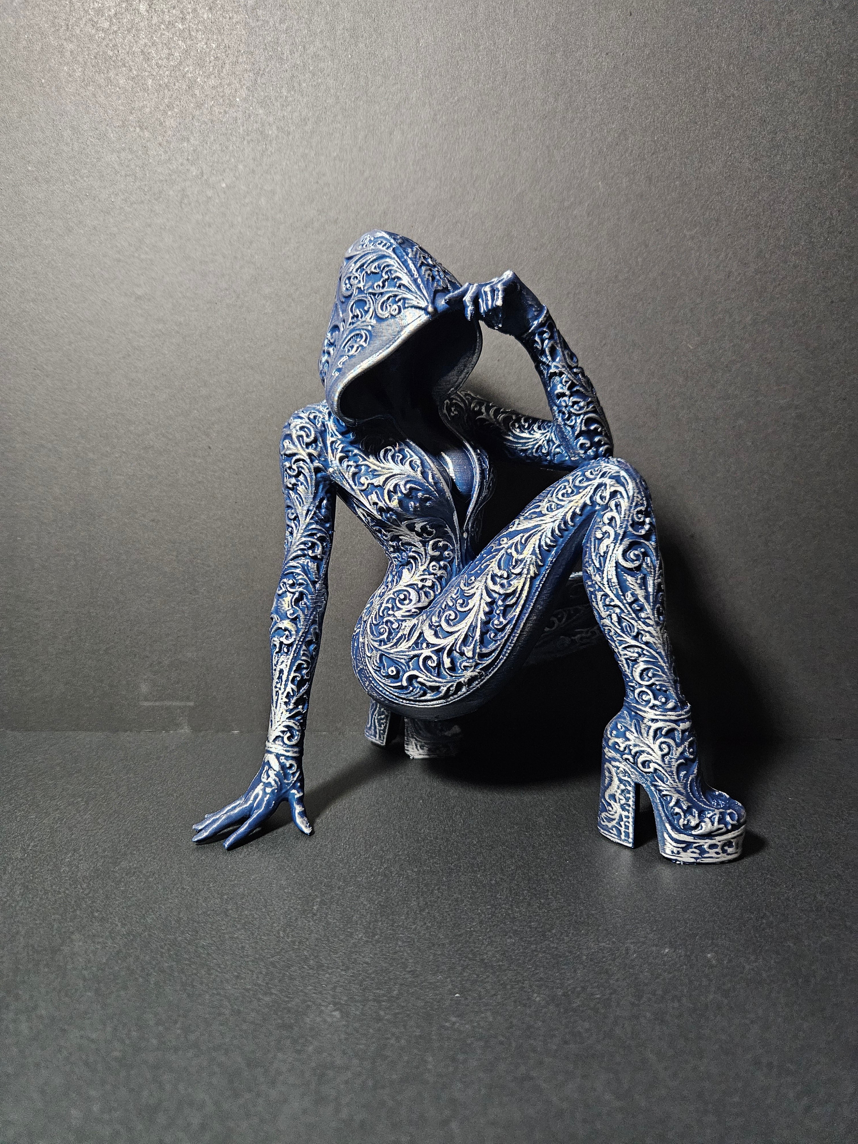 Midnight Oracle – 18cm Designer Sculpture