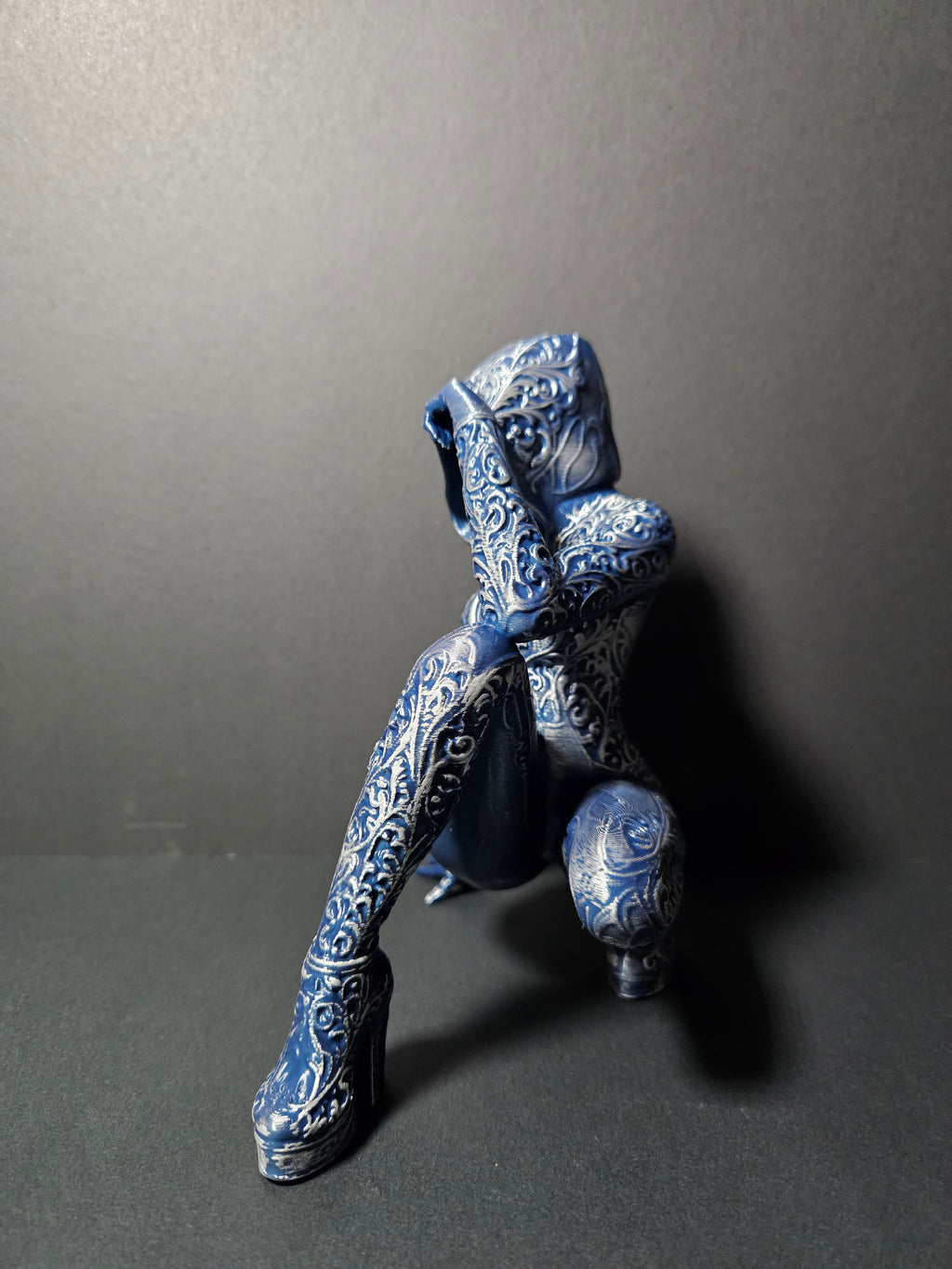 Midnight Oracle – 18cm Designer Sculpture