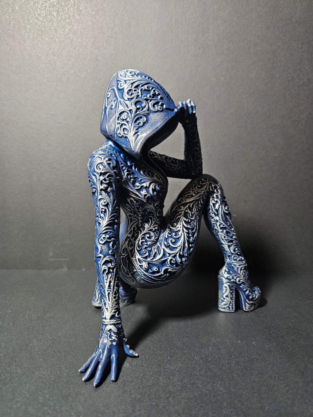 Midnight Oracle – 18cm Designer Sculpture