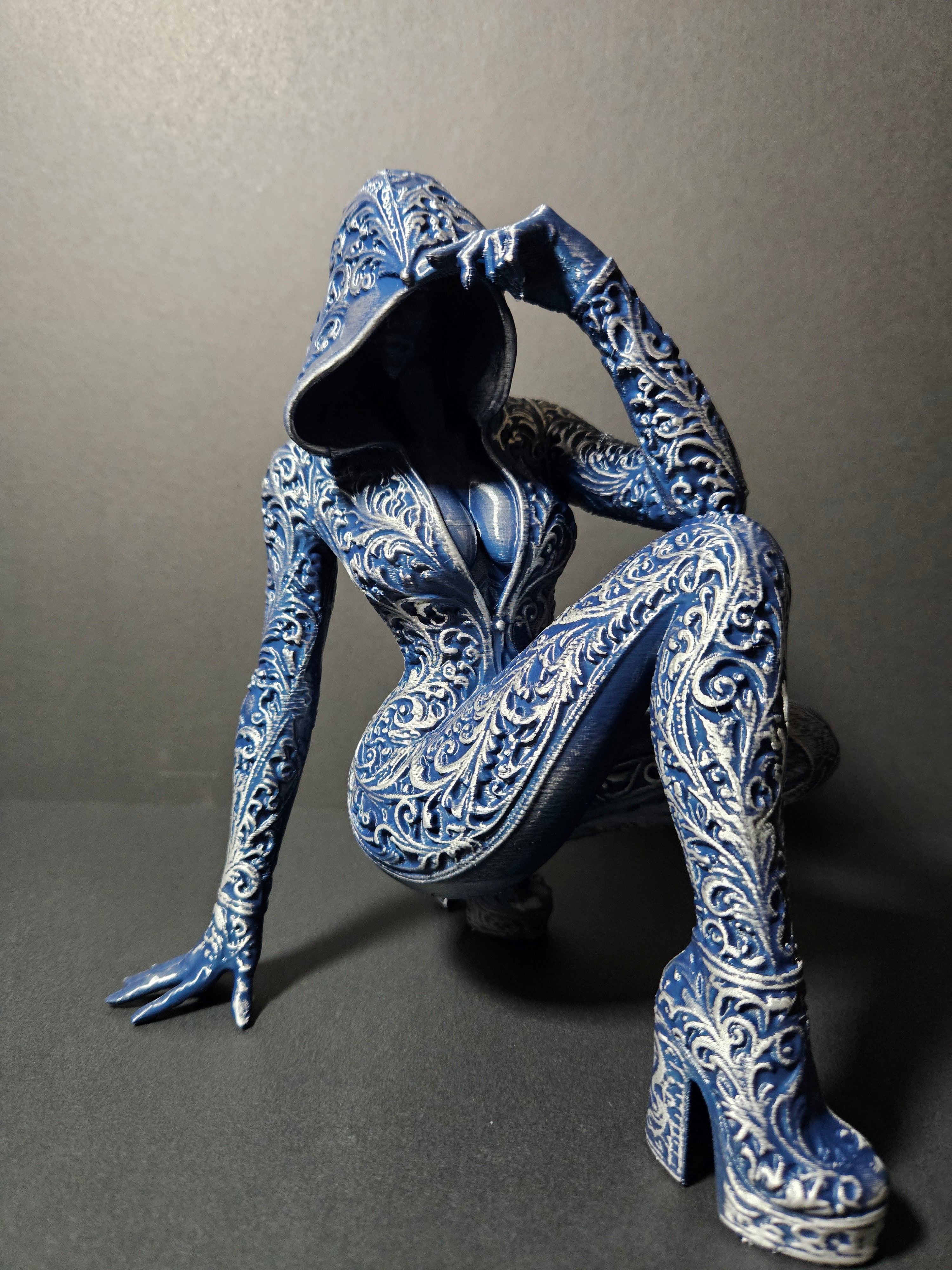 Midnight Oracle – 18cm Designer Sculpture