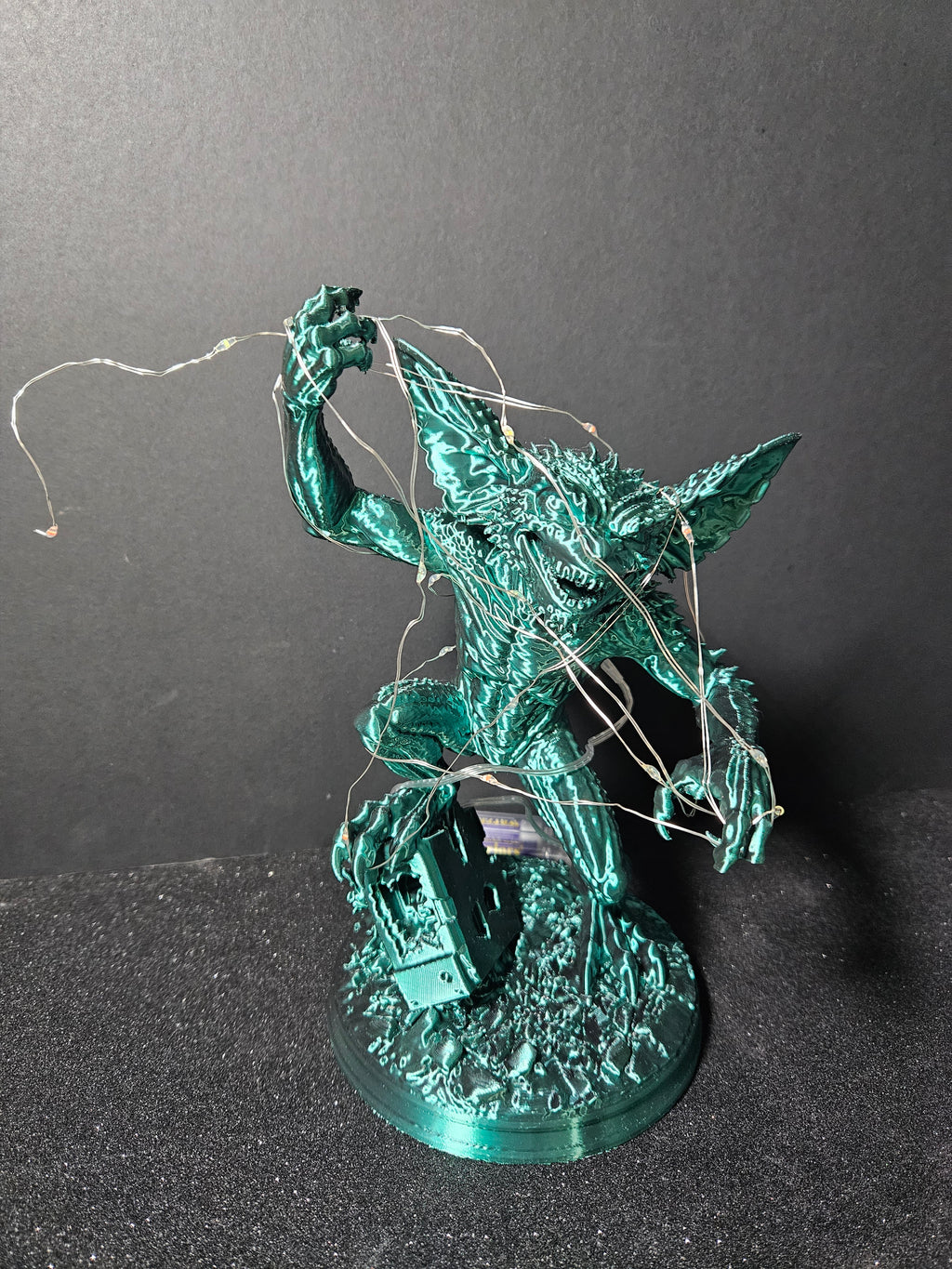 Gremlin Lights ✨🎄 | Light-Up Gremlin Sculpture – 25cm
