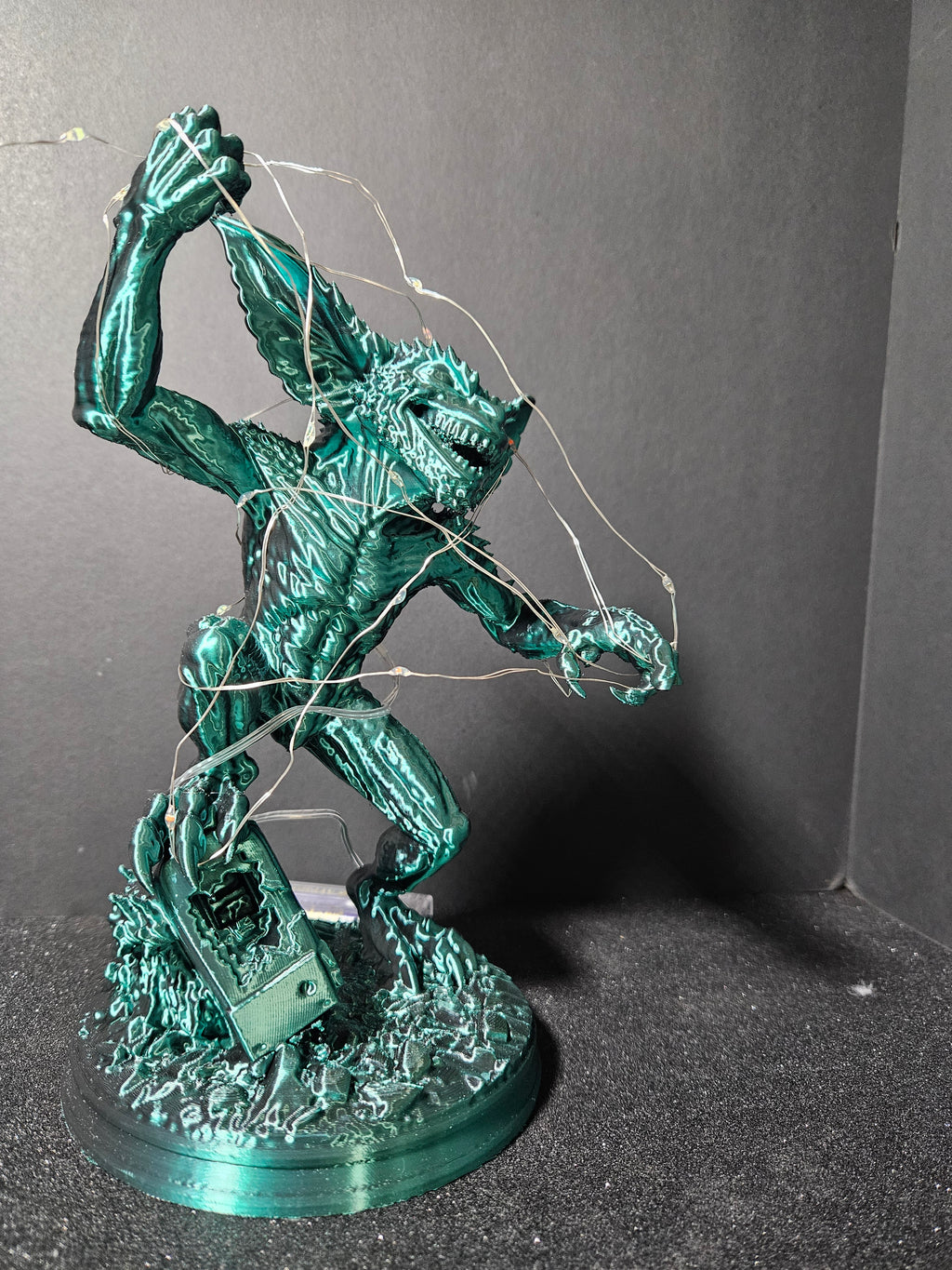 Gremlin Lights ✨🎄 | Light-Up Gremlin Sculpture – 25cm