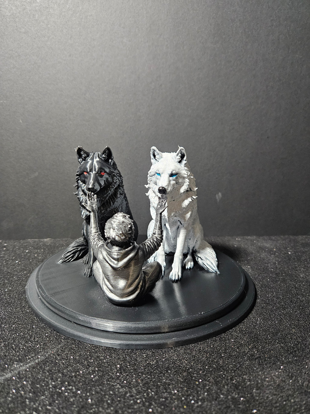 Good Wolf Bad Wolf 🐺 | Dual Wolf Sculpture – 18cm