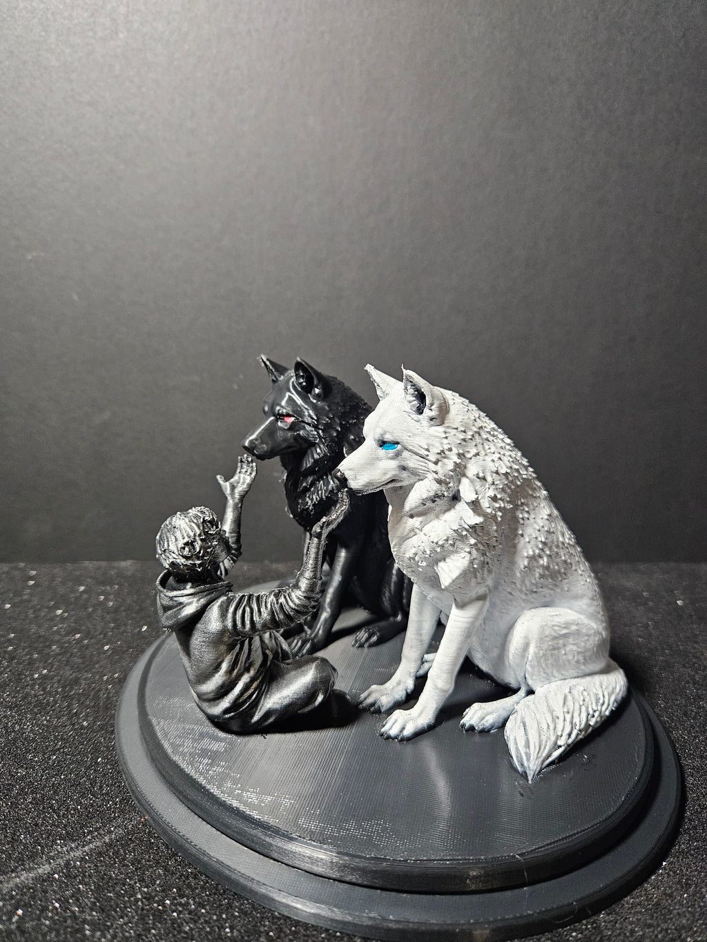 Good Wolf Bad Wolf 🐺 | Dual Wolf Sculpture – 18cm