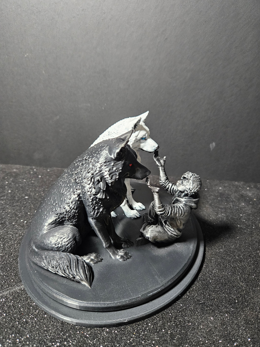 Good Wolf Bad Wolf 🐺 | Dual Wolf Sculpture – 18cm