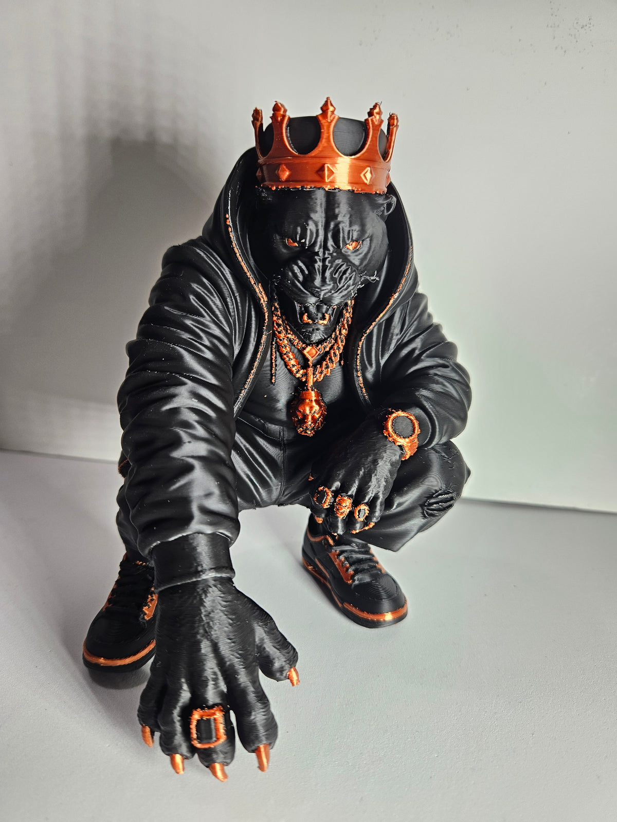 King Claw 👑🐾 | Black Panther Sculpture – 16cm