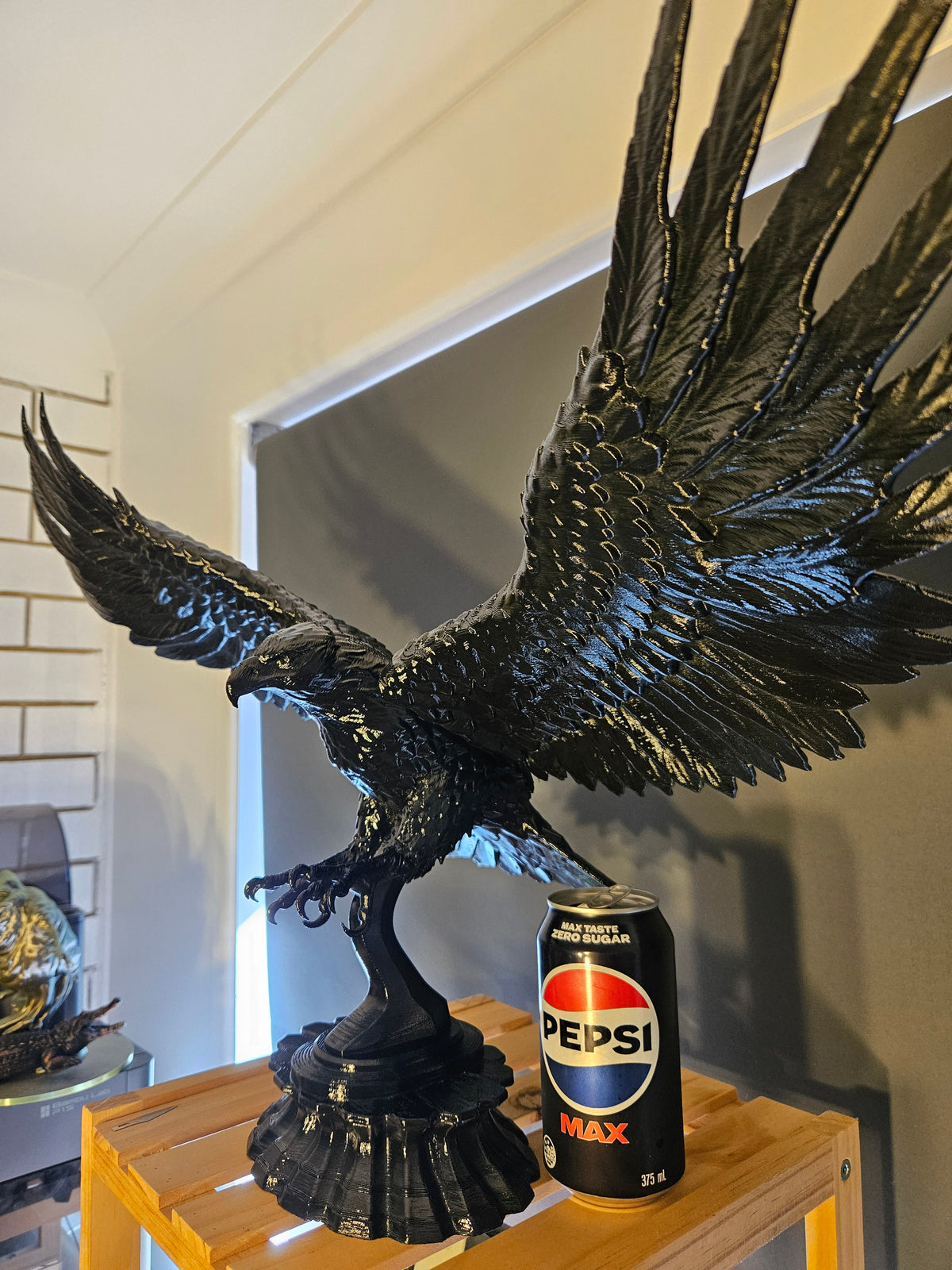 Black Eagle Sculpture – 68cm Wingspan