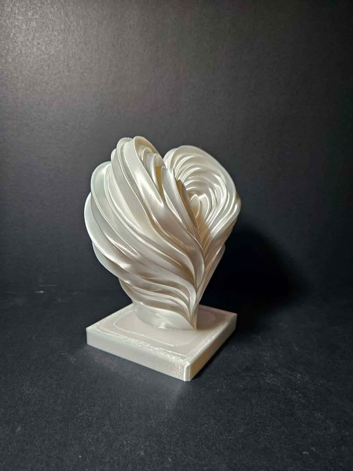 ETERNAL LOVE — Abstract Heart Sculpture 🤍