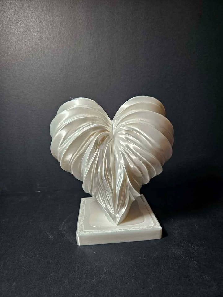 ETERNAL LOVE — Abstract Heart Sculpture 🤍