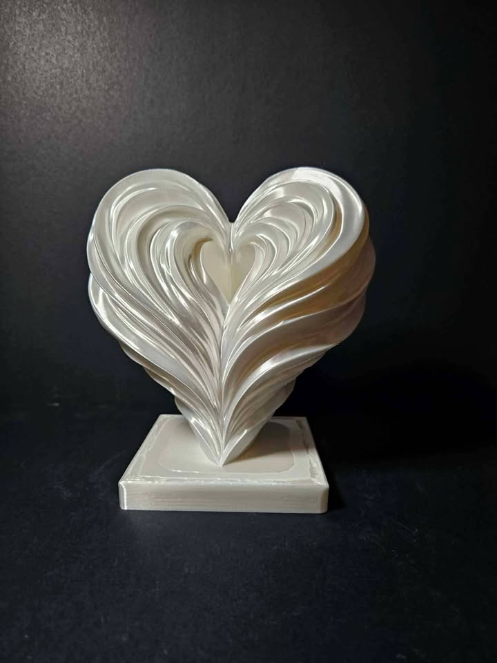 ETERNAL LOVE — Abstract Heart Sculpture 🤍