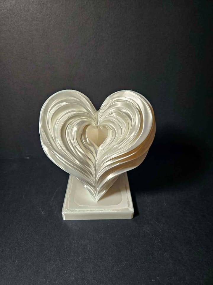 ETERNAL LOVE — Abstract Heart Sculpture 🤍