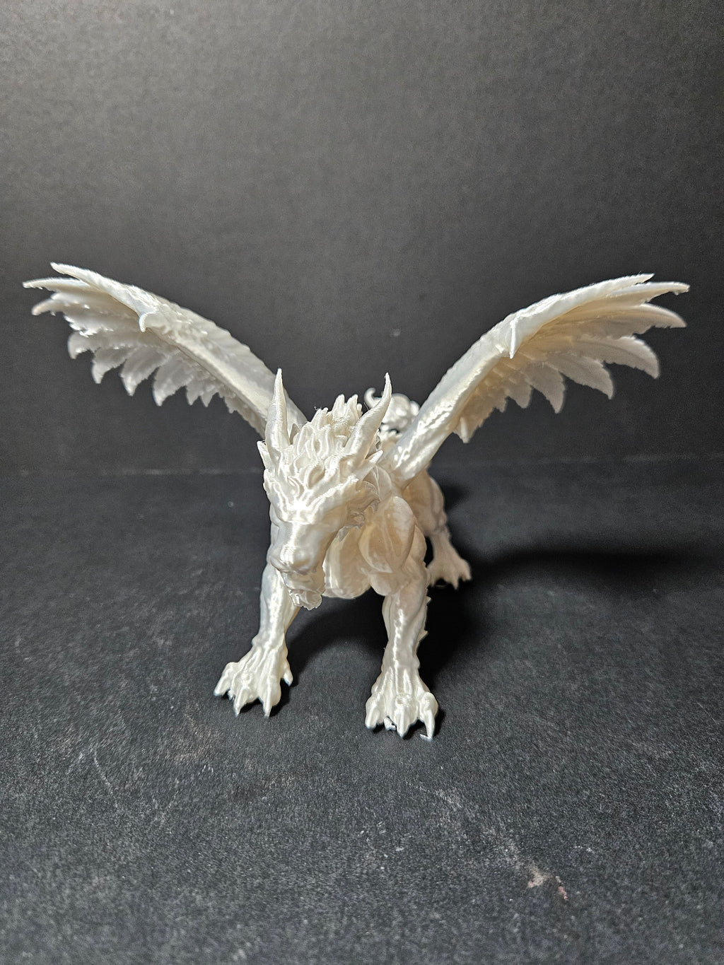 Guardian Dragon with wings 18cm