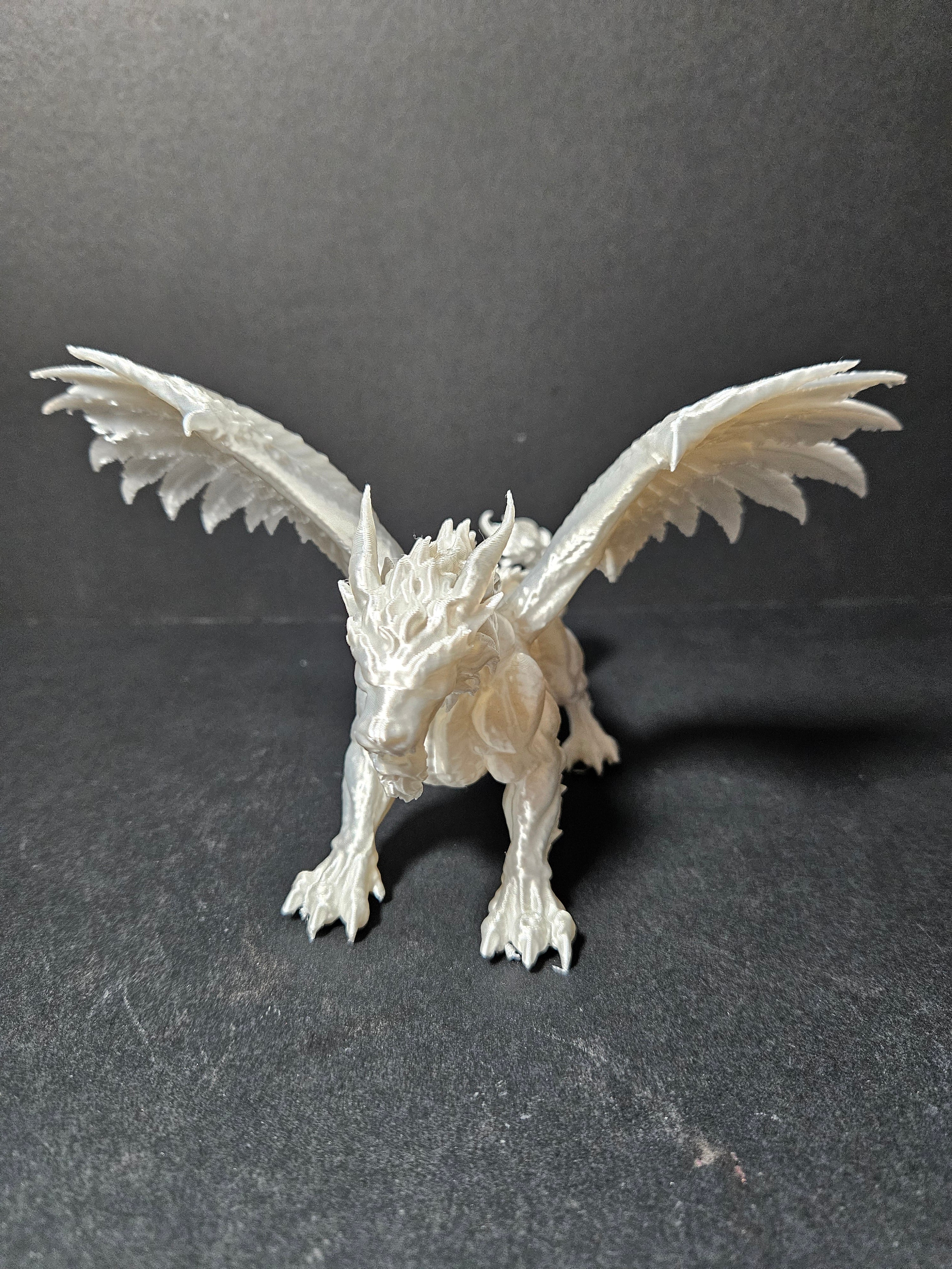 Guardian Dragon with wings 18cm