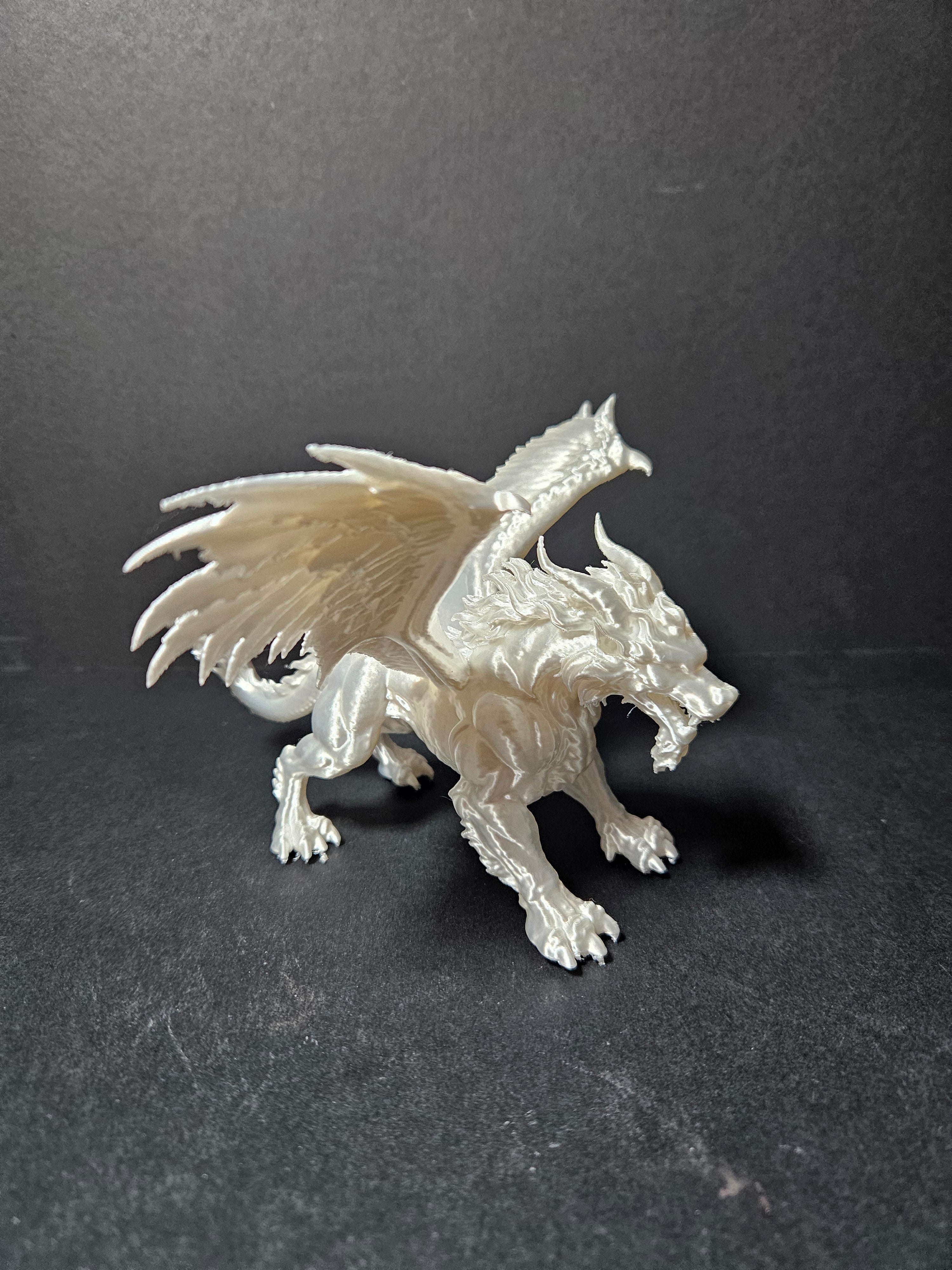 Guardian Dragon with wings 18cm