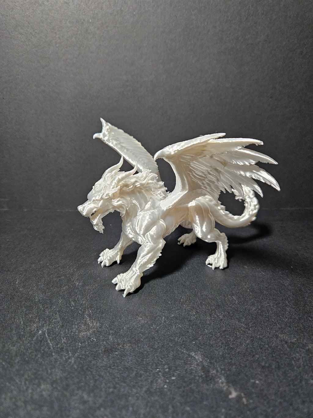Guardian Dragon with wings 18cm