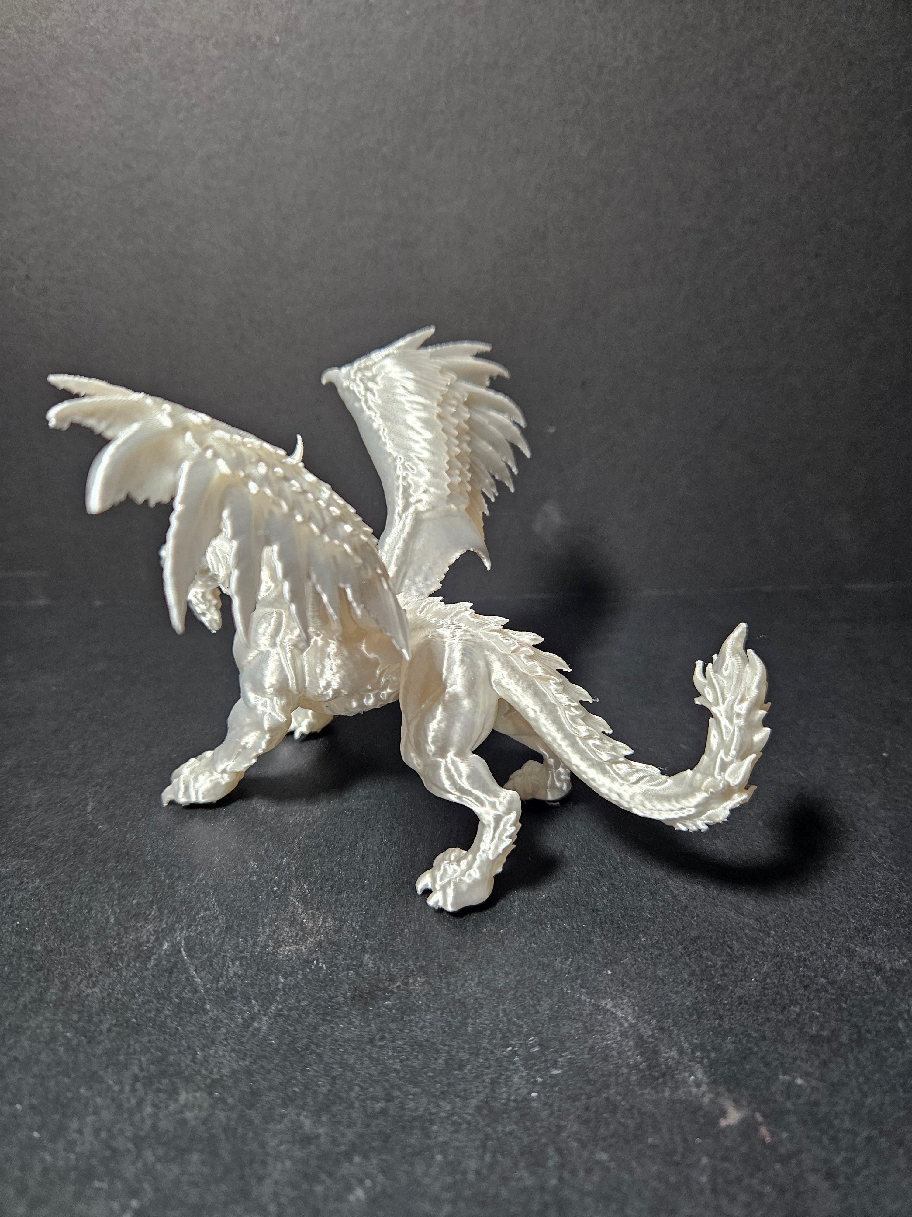Guardian Dragon with wings 18cm