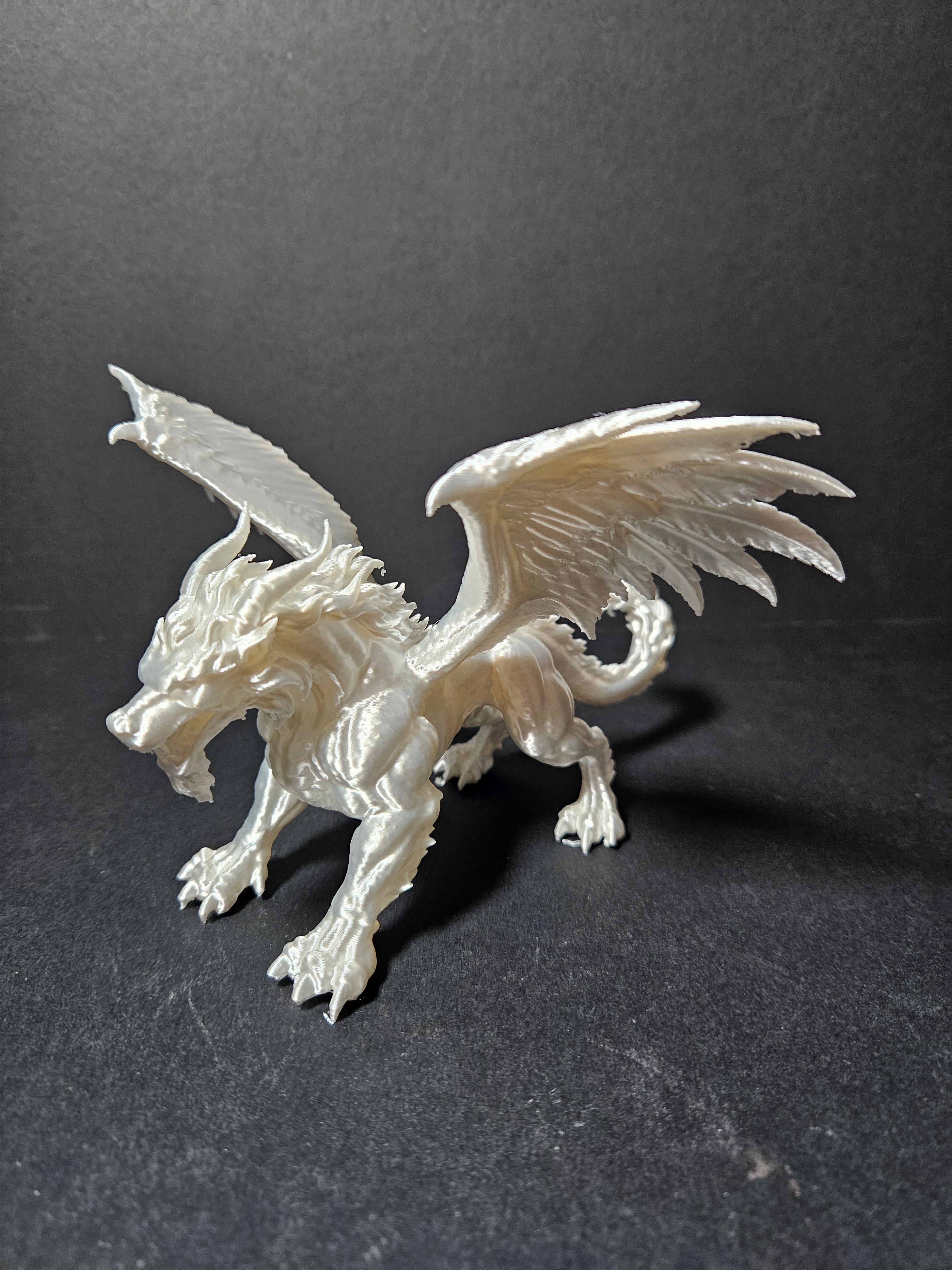 Guardian Dragon with wings 18cm