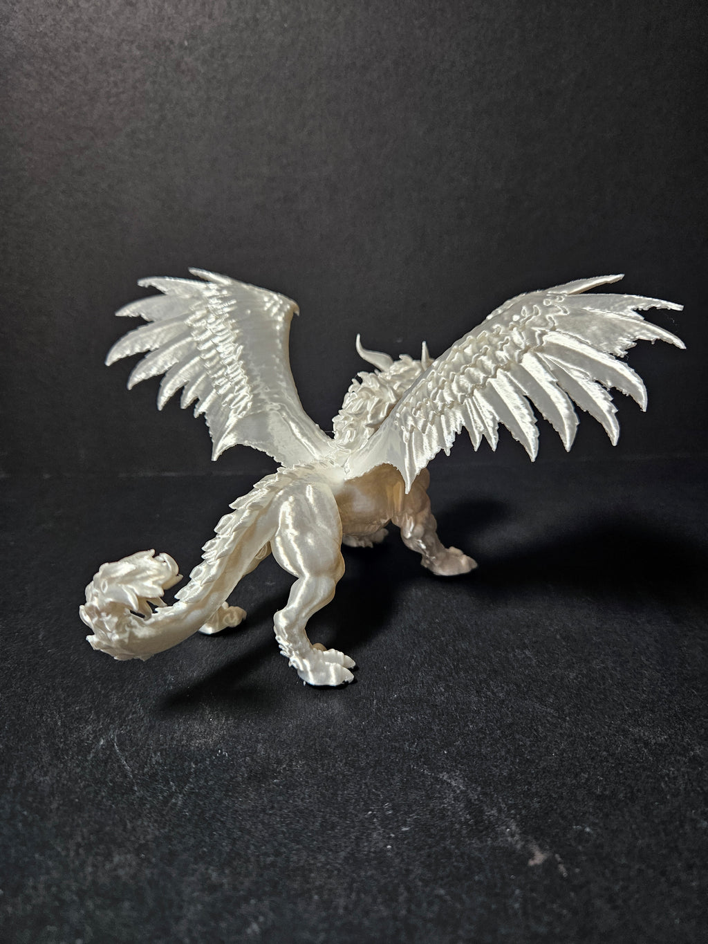 Guardian Dragon with wings 18cm