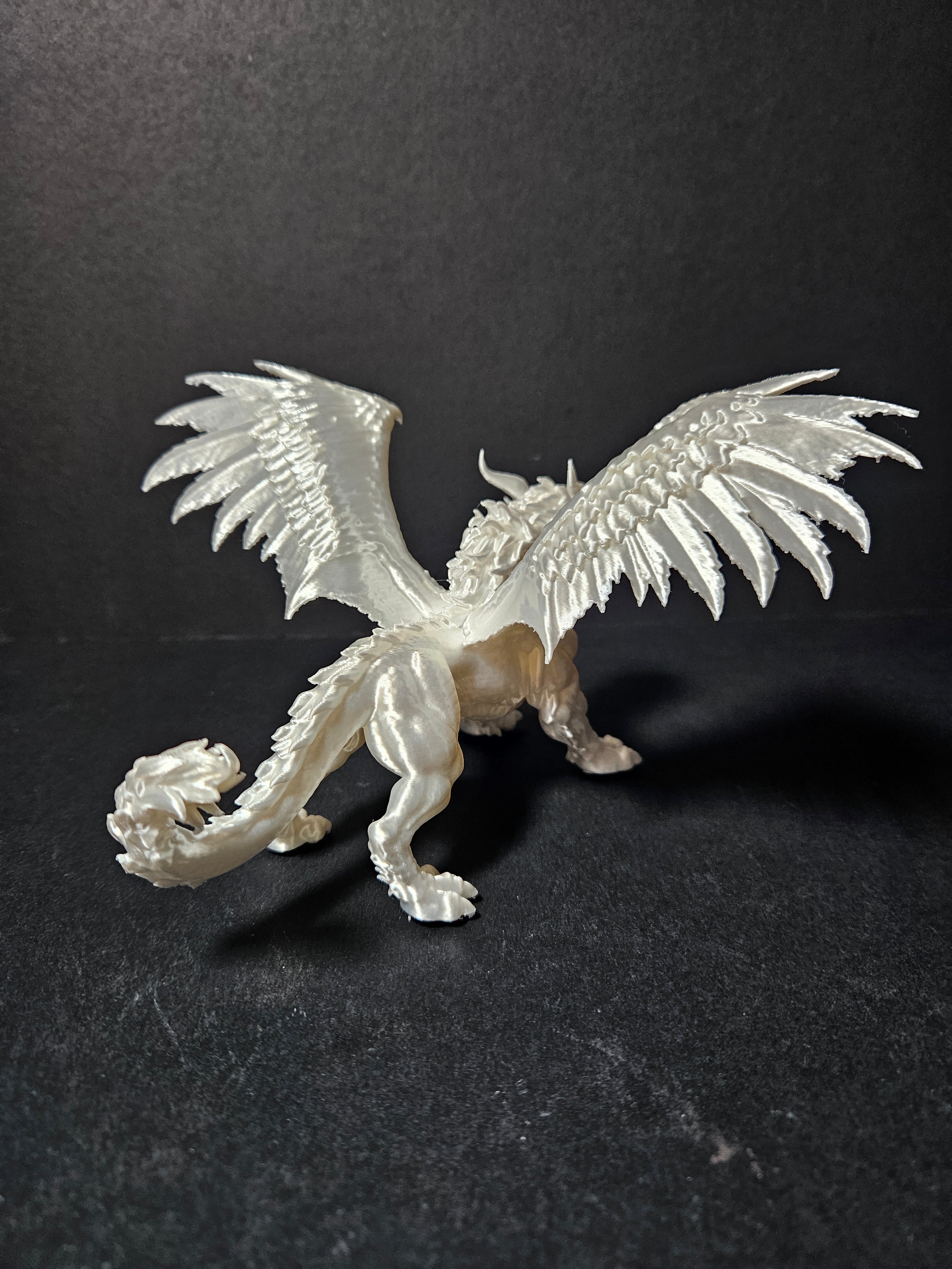 Guardian Dragon with wings 18cm